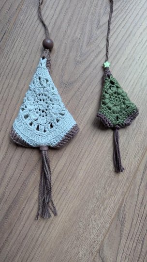 Häkelanleitung Geschenkanhänger Granny Bäumchen/Tannenbaum im Boho-Look