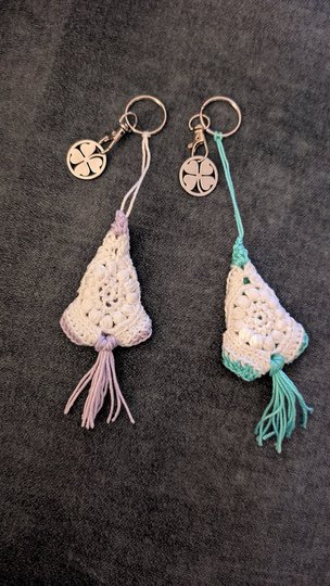 Häkelanleitung Geschenkanhänger Granny Bäumchen/Tannenbaum im Boho-Look