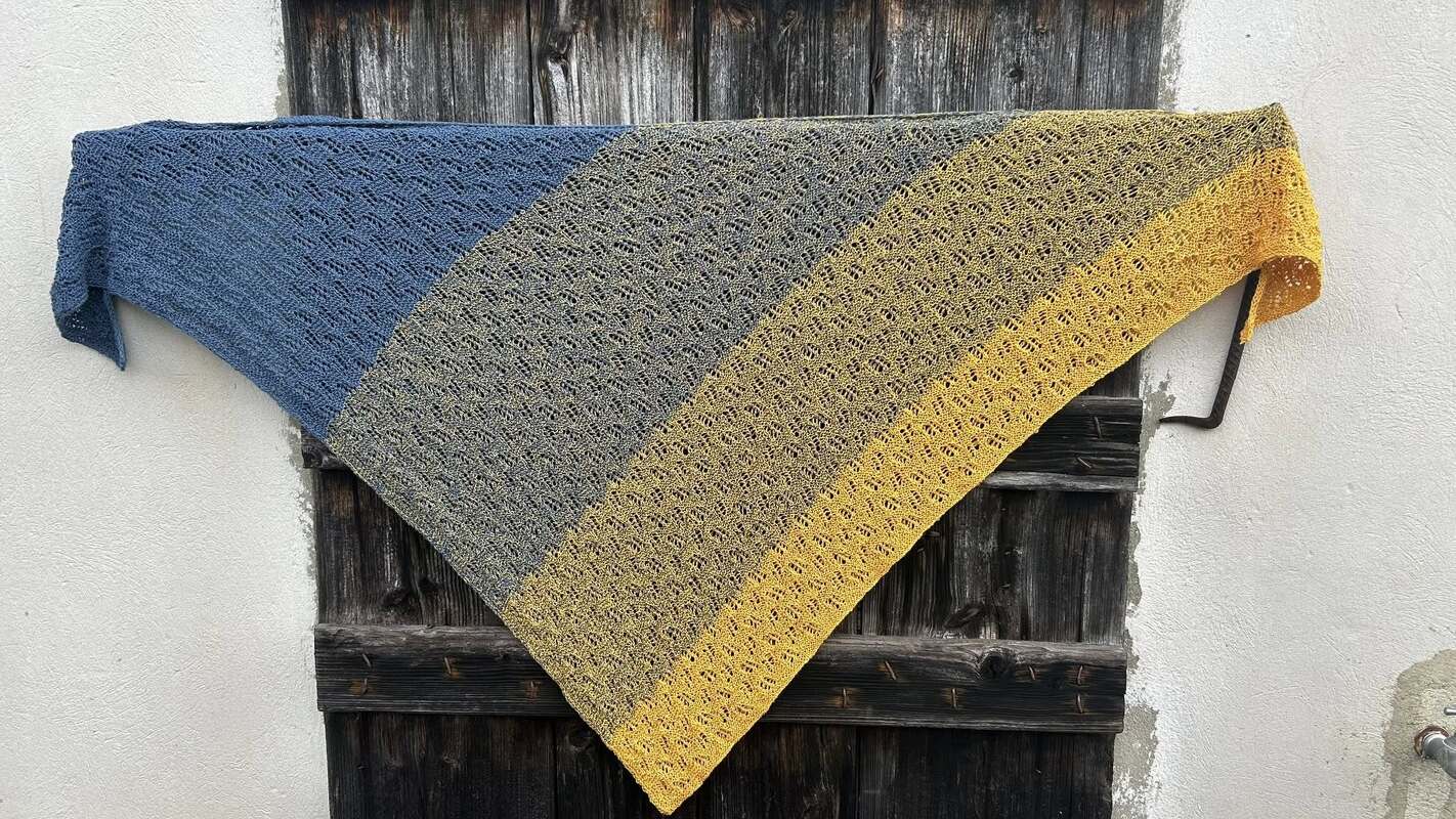 Stricktuch Antelas asymmetrisches Tuch mit Lochmuster Lace-Tuch Mustertuch - Bild 21