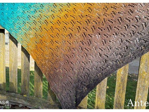 Stricktuch Antelas asymmetrisches Tuch mit Lochmuster Lace-Tuch Mustertuch