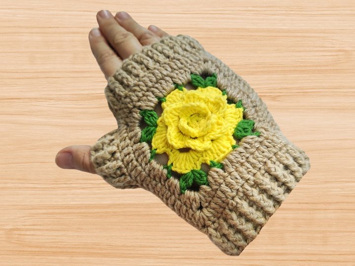 Crochet Flower Fingerless Gloves – PDF + Video Tutorial (English Only)
