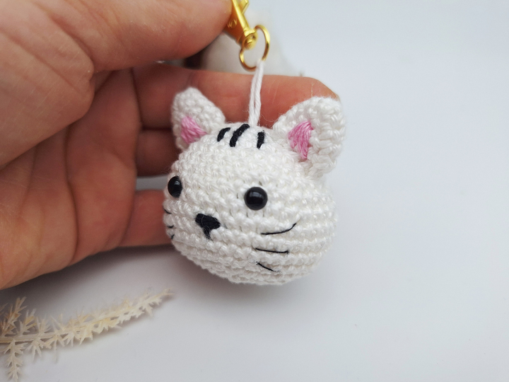 Cat keychain - Crochet pattern, english
