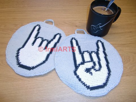 DIY crochet pattern for double-sided pot holders „Heavy Metal”
