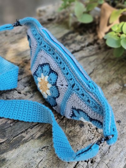 T11 Crochet pattern. Granny‑square crossbody sling bag