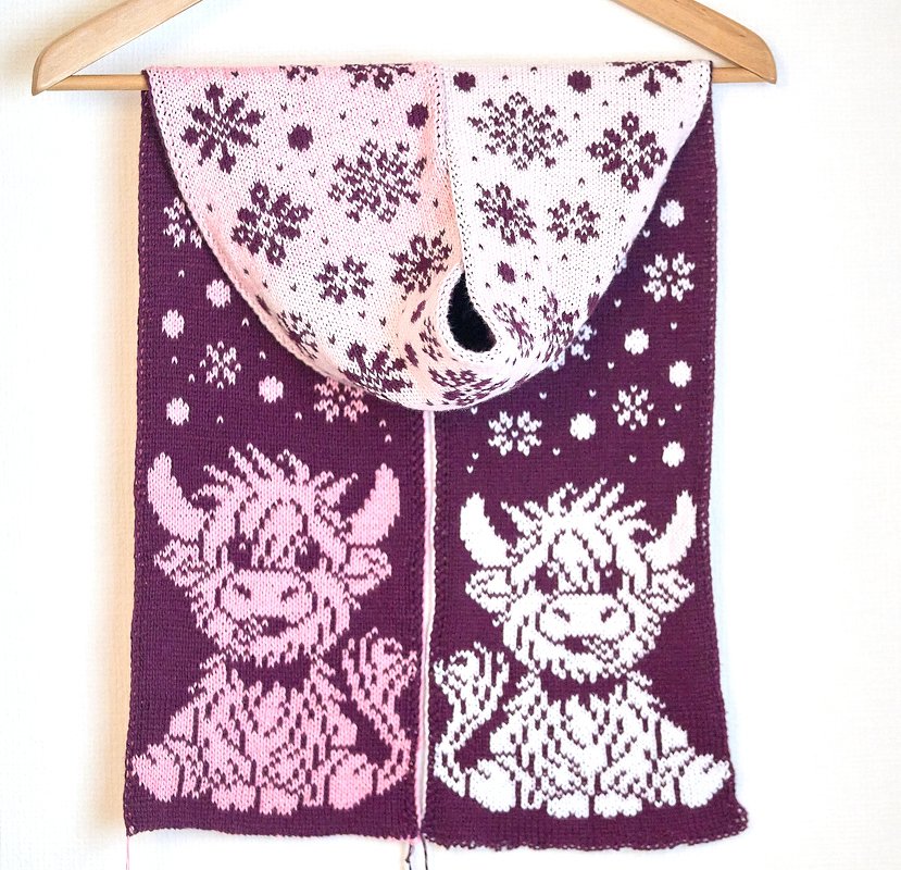 Knitting pattern children's scarf "Sweetie tooth loves snow" Highland Cow