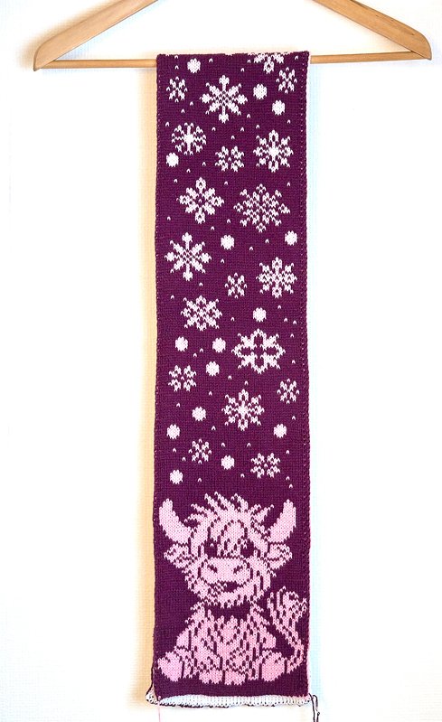 Knitting pattern children's scarf "Sweetie tooth loves snow" Highland Cow - Image 5