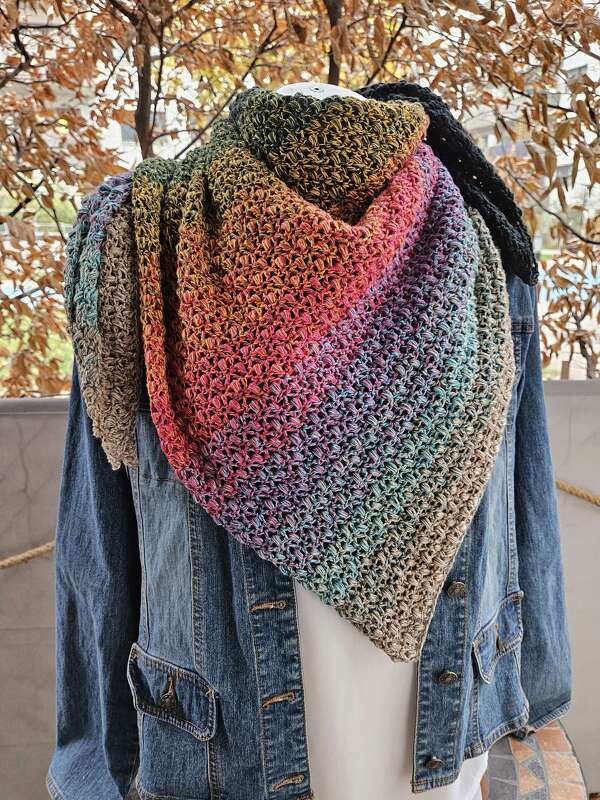 Mad Pearls - Häkelanleitung klassisches kuscheliges Dreieckstuch - Bild 27