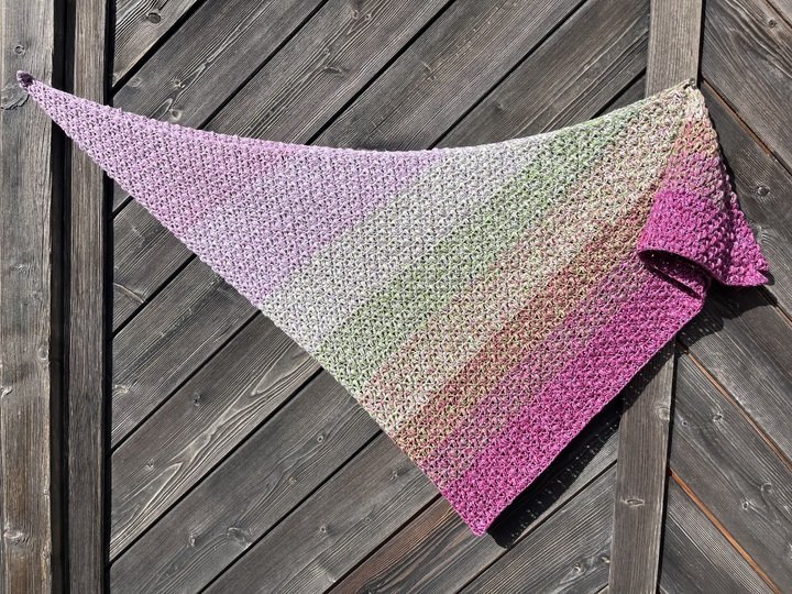 Mad Pearls - Häkelanleitung klassisches kuscheliges Dreieckstuch