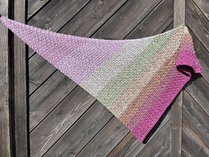 Mad Pearls - Häkelanleitung klassisches kuscheliges Dreieckstuch