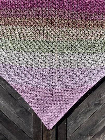 Mad Pearls - Häkelanleitung klassisches kuscheliges Dreieckstuch