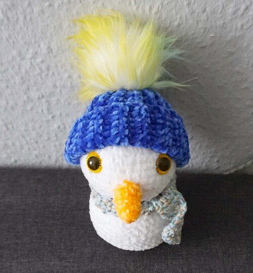 Crochet pattern for Frosty the Snowman – Plush amigurumi made with chenille