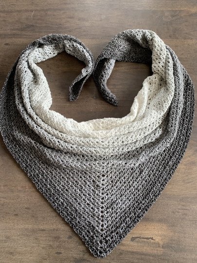 Leichtes Häkeltuch CLOUDY MORNING - jede Größe & jedes Garn