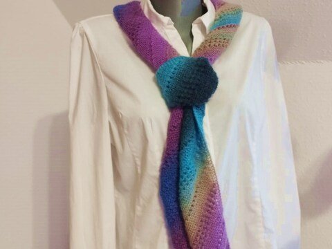 Schal, lang; diagonal gestrickt