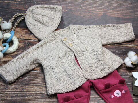 Baby cardigan in A-shape with hat No. 006.