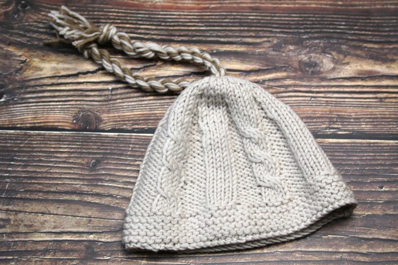 Baby Cardigan in A Form mit Mütze No. 006