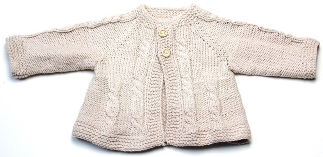 Baby Cardigan in A Form mit Mütze No. 006