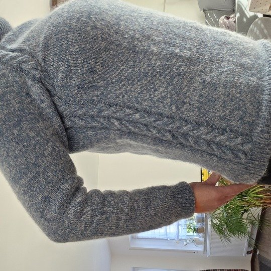 Strickanleitung: Sweater Amy (Rollkragenpullover mit Zopfmuster)
