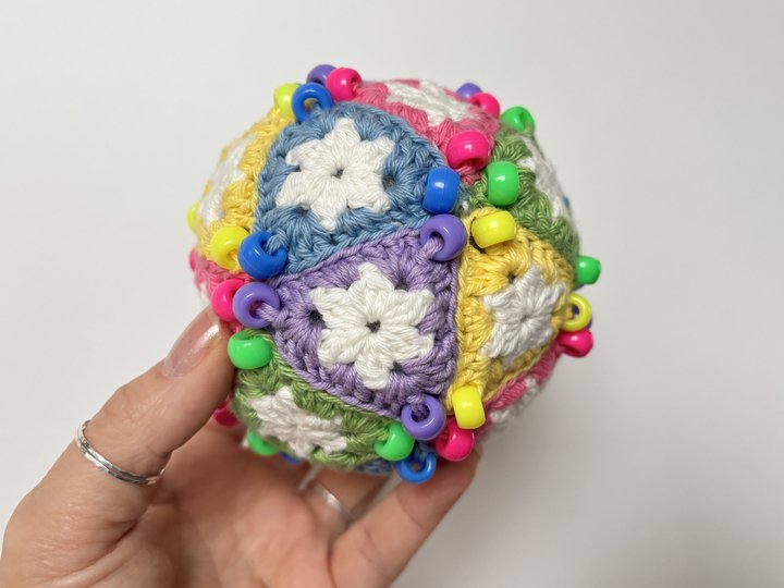 Fidget Stressball Ikosaeder, Ball Perlen häkeln, Fidget Spielzeug Amigurumi