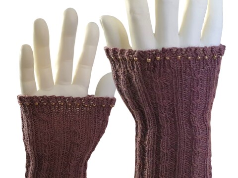 Armstulpen stricken – Anleitung Morgentau mit edlem Perlenabschluss