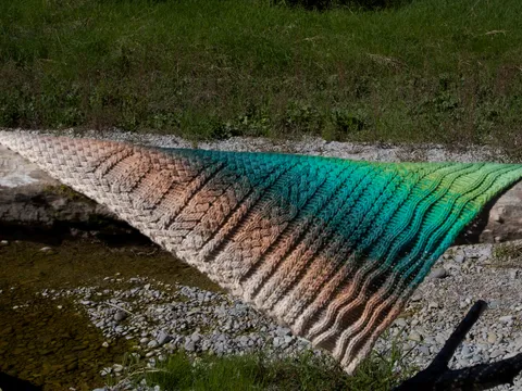 Cal: Asymmetrisches Tuch Verzopft und Zugenäht