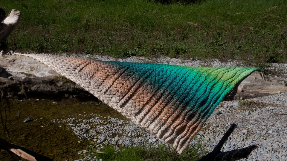 Cal: Asymmetrisches Tuch Verzopft und Zugenäht