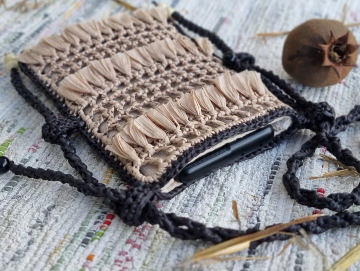T26 Mini Raffia Crossbody Bag – Crochet Pattern for Phone Bag
