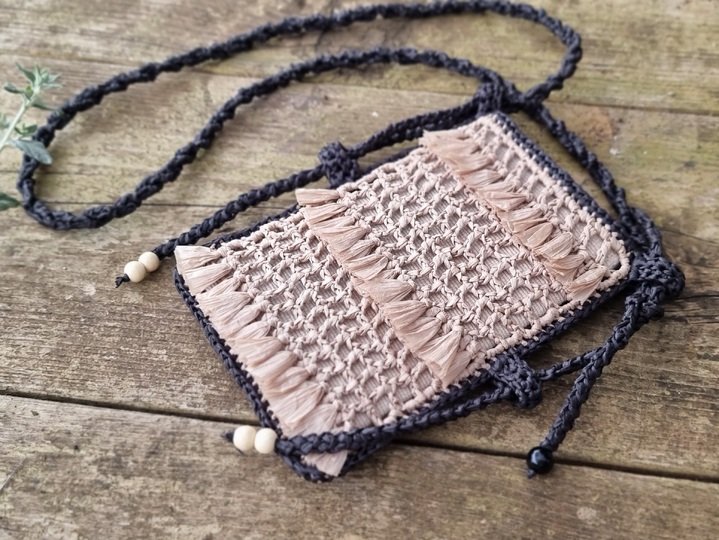 T26 Mini Raffia Crossbody Bag – Crochet Pattern for Phone Bag