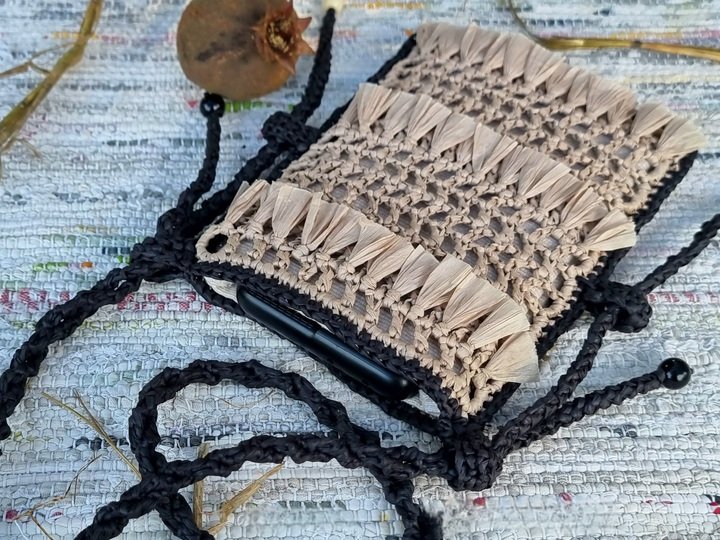 T26 Mini Raffia Crossbody Bag – Crochet Pattern for Phone Bag
