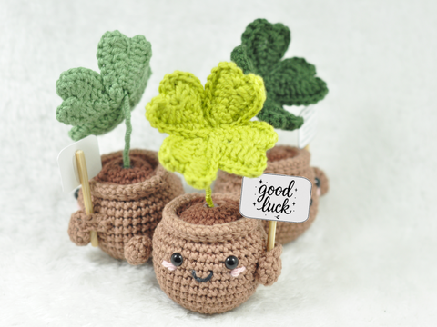 Crochet Pattern Clover with Quote