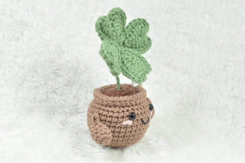 Crochet Pattern Clover with Quote