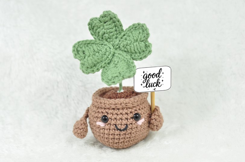 Crochet Pattern Clover with Quote