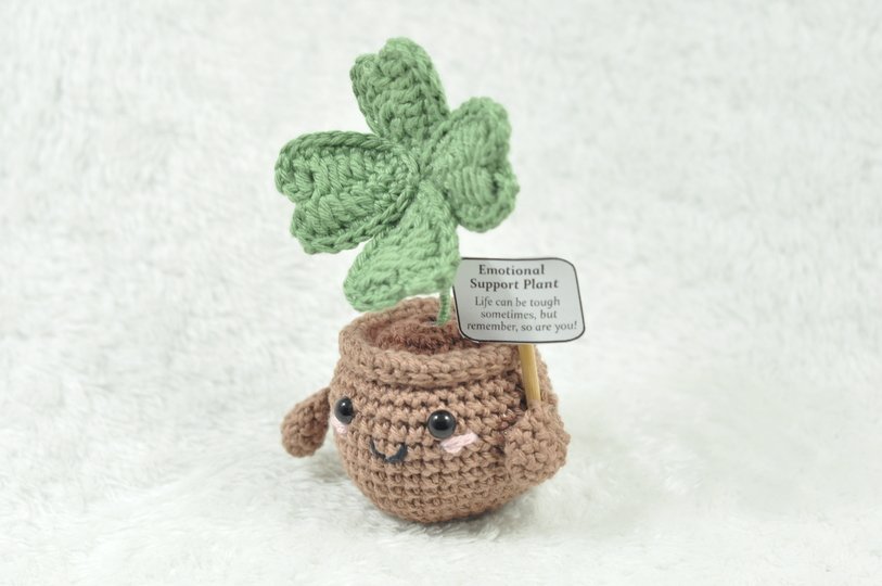 Crochet Pattern Clover with Quote