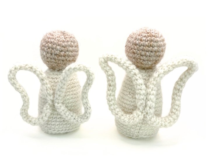Crochet pattern - decorative Christmas angel with adjustable wings