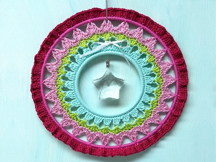 Crochet Pattern "Christmas Wreath", Hanging Wall + Window Decor, PDF