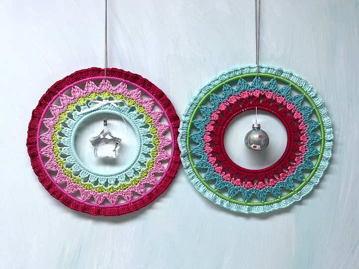Crochet Pattern "Wreath with ornament", Wall + Window or Christmas Decor