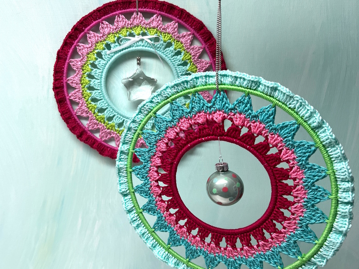 Crochet Pattern "Wreath with ornament", Wall + Window or Christmas Decor