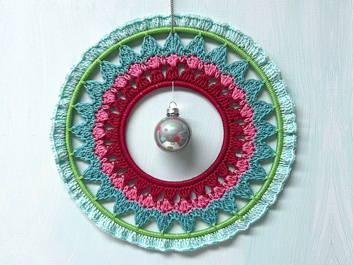 Crochet Pattern "Wreath with ornament", Wall + Window or Christmas Decor