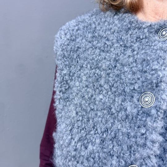 Strickanleitung Bouclé-Weste RILANA, Größe 36-46