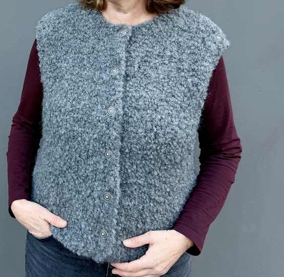 Strickanleitung Bouclé-Weste RILANA, Größe 36-46