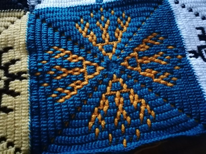 Aralicious - Mosaic crochet blanket