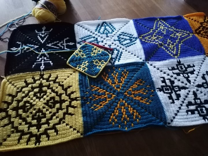 Aralicious - Mosaic crochet blanket