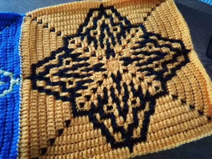 Aralicious - Mosaic crochet blanket