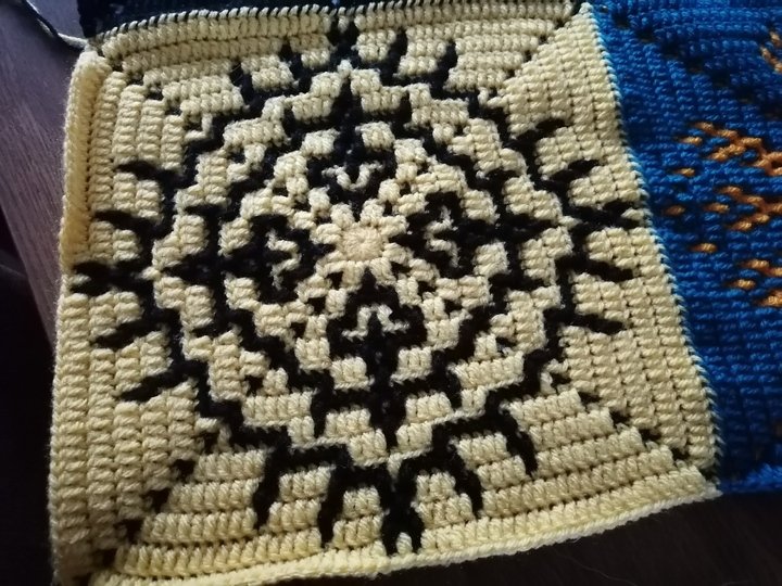 Aralicious - Mosaic crochet blanket