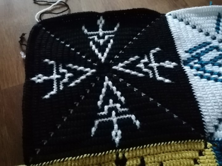 Aralicious - Mosaic crochet blanket