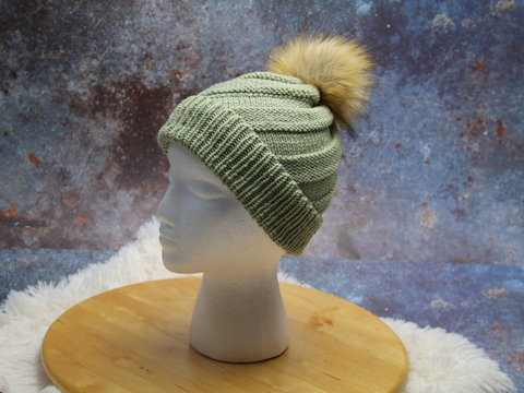 Winter hat in spiral pattern No. 005.
