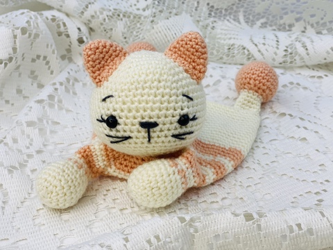Comforter Cuddly Cat,Crochet Pattern