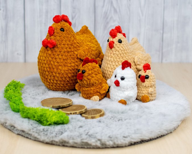 Häkelanleitung für eine Hühnerfamilie – Henne und Küken aus Chenillegarn
