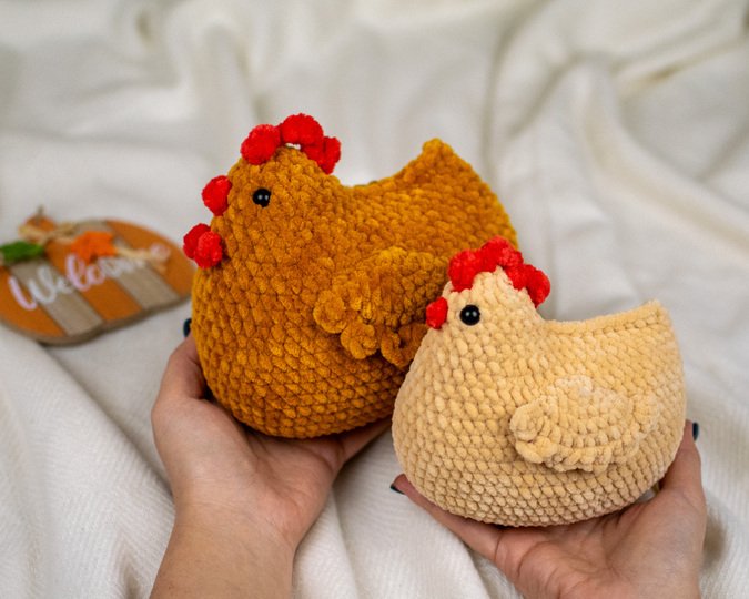 Häkelanleitung für eine Hühnerfamilie – Henne und Küken aus Chenillegarn