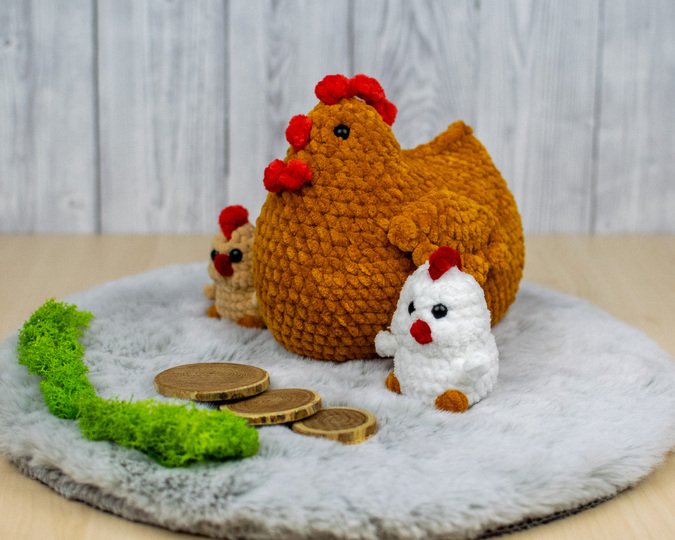 Häkelanleitung für eine Hühnerfamilie – Henne und Küken aus Chenillegarn