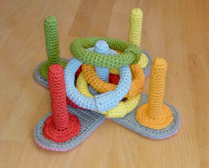 Häkelanleitung Ringwurfspiel für drinnen und draußen, Motorikspiel